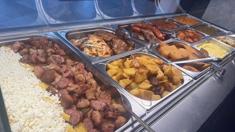 Bucatar mancare gatita romaneasca,